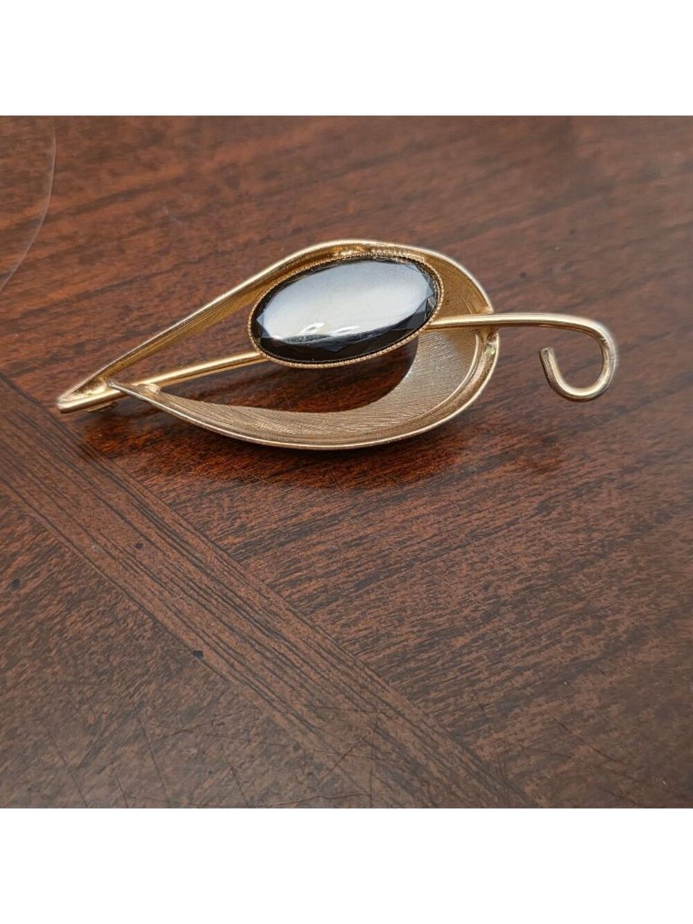 Vintage Gold-Tone Brooch With Oval Black Faceted Stone In Abstract Design